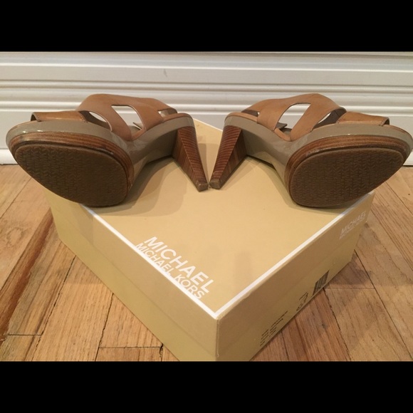 Michael Kors Carla Platform Leather Taupe size 6.5 - Picture 5 of 8